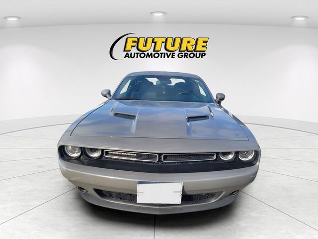 Used 2019 Dodge Challenger SXT RWD image 2