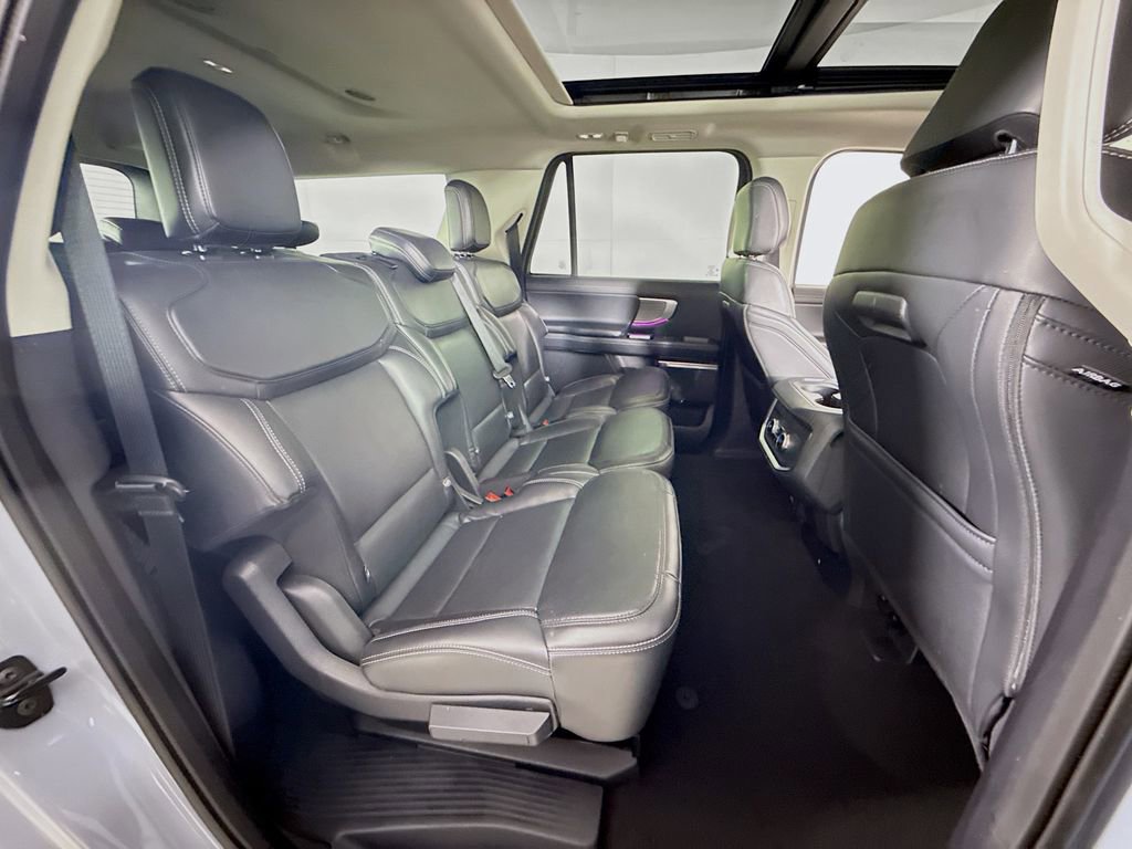 Certified 2025 Ford Expedition Max Platinum image 30