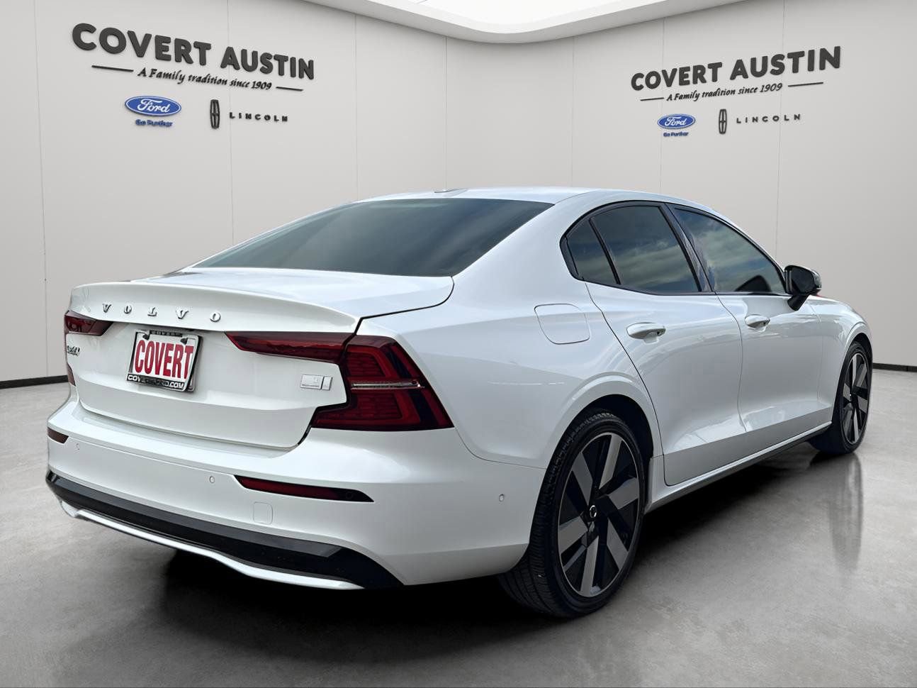Used 2024 Volvo S60 T8 Plus image 5