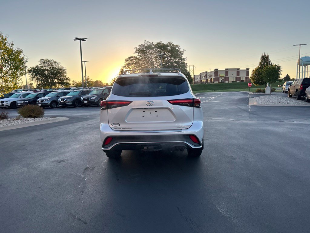 Used 2022 Toyota Highlander XSE AWD/4WD image 7