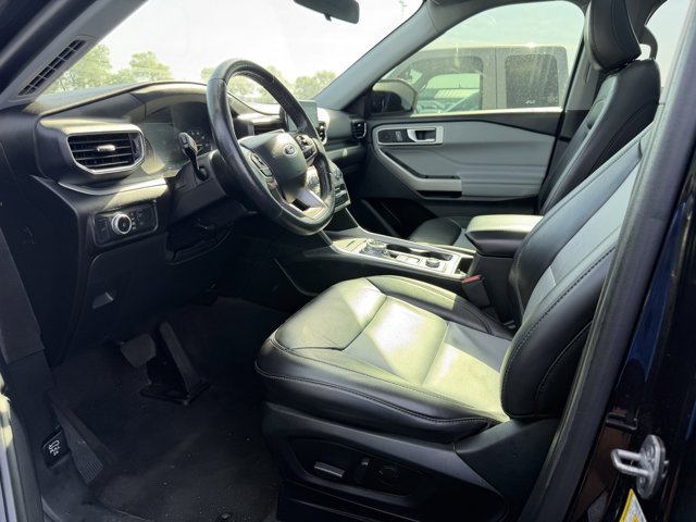Certified 2022 Ford Explorer XLT w/ Equipment Group 202A AWD/4WD image 3
