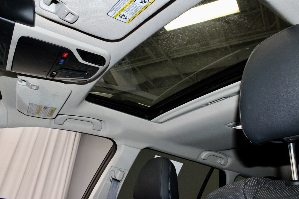 Used 2023 Subaru Outback Touring AWD/4WD image 29