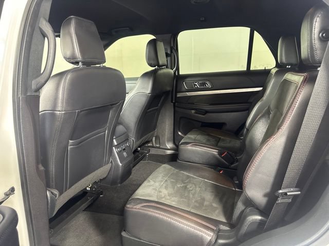 Certified 2019 Ford Explorer XLT w/ Equipment Group 202A AWD/4WD image 10