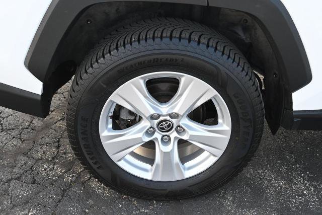 Used 2021 Toyota RAV4 LE AWD/4WD image 14