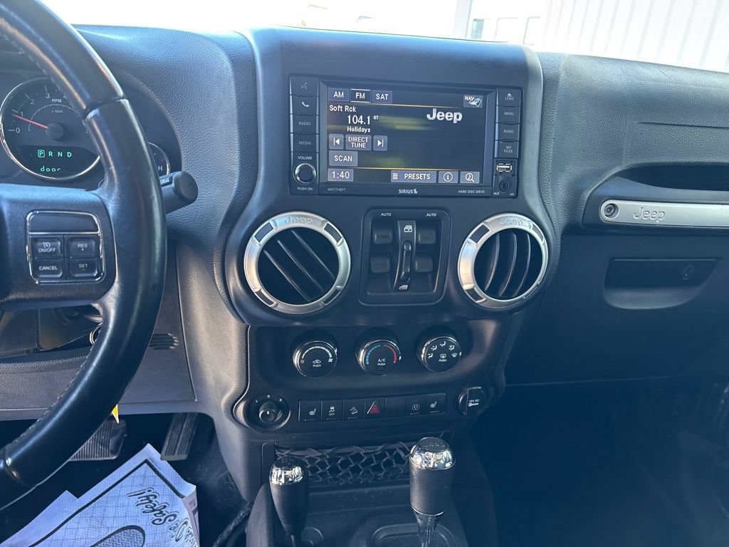 Used 2017 Jeep Wrangler Unlimited Rubicon w/ Max Tow Package AWD/4WD image 19