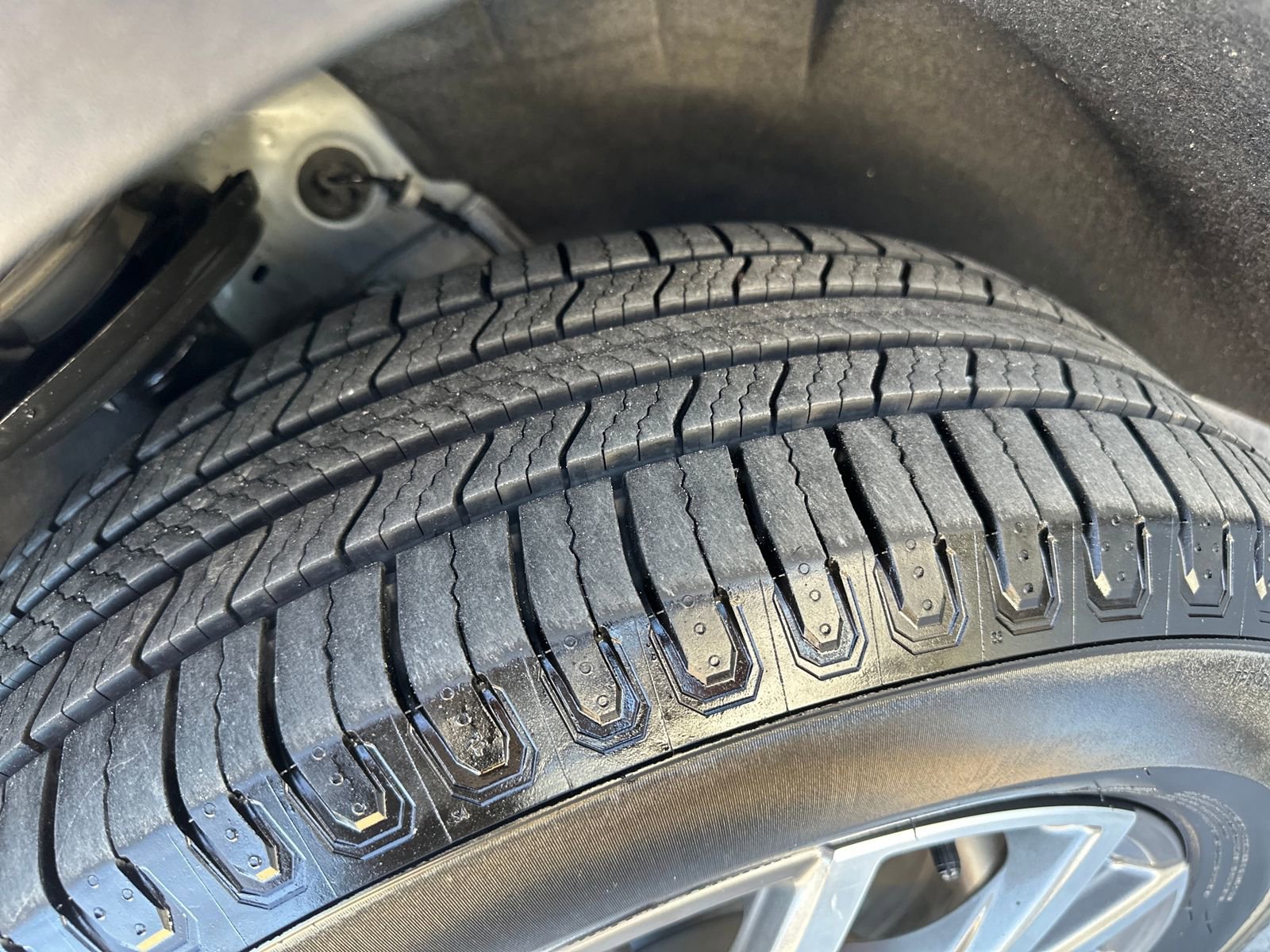 Used 2020 GMC Acadia SLE w/ Driver Convenience Package image 29