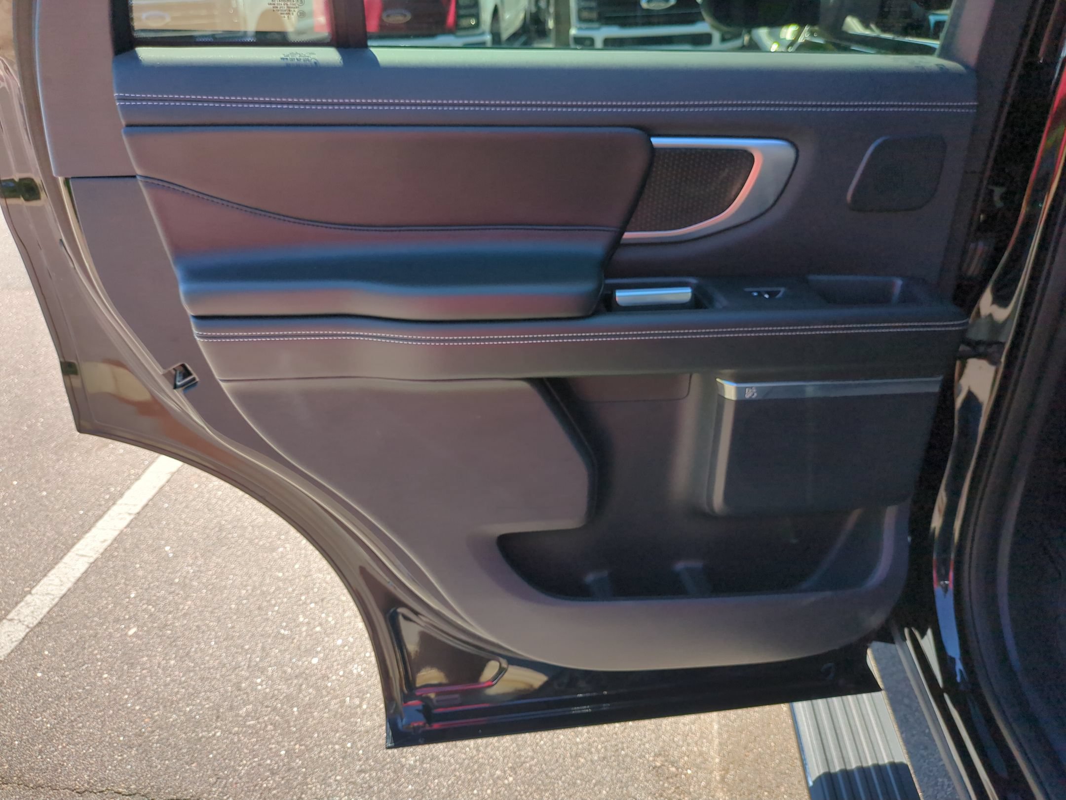 Certified 2025 Ford Expedition Platinum w/ Stealth Performance Package AWD/4WD image 30