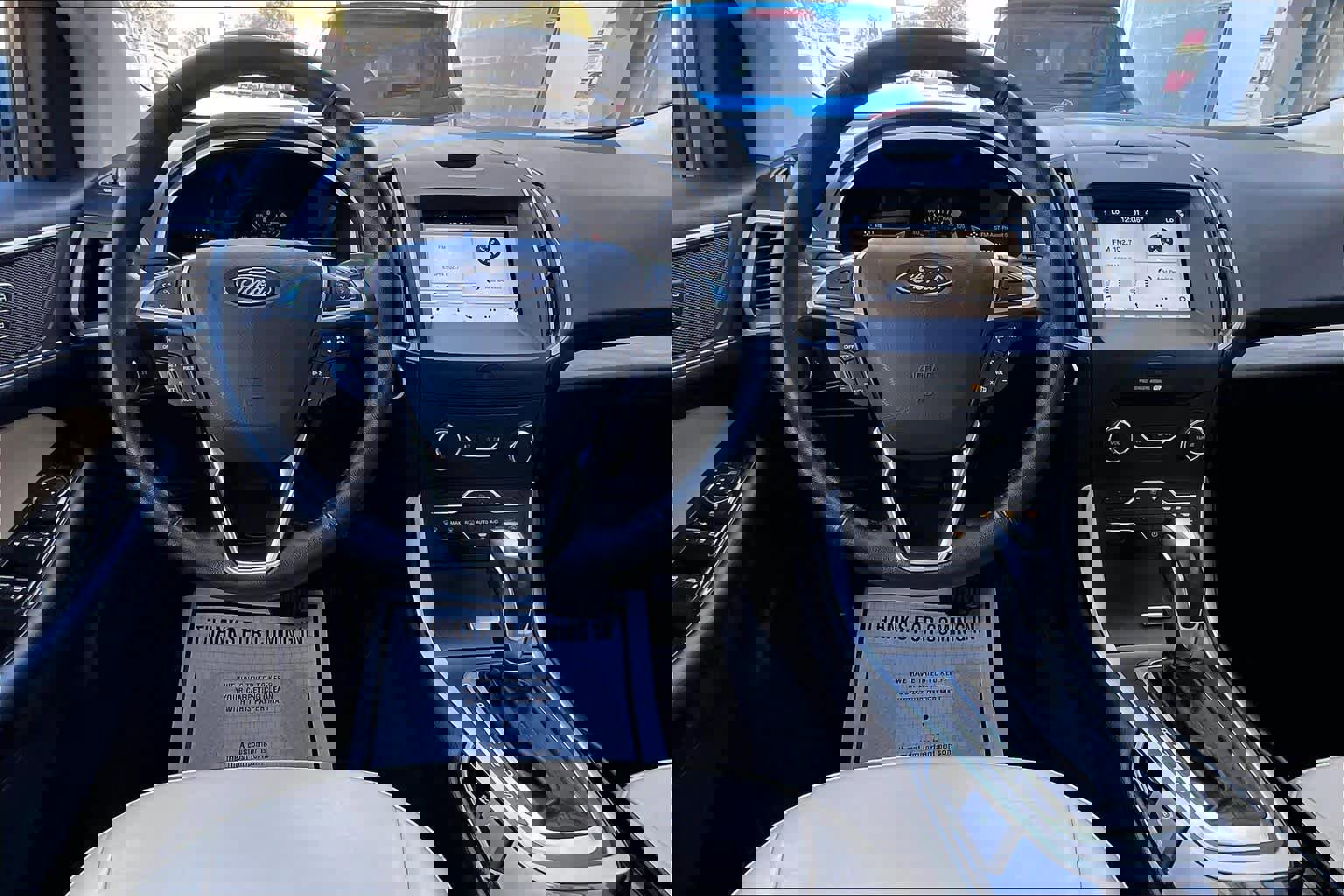 Certified 2018 Ford Edge SEL w/ Equipment Group 201A image 9