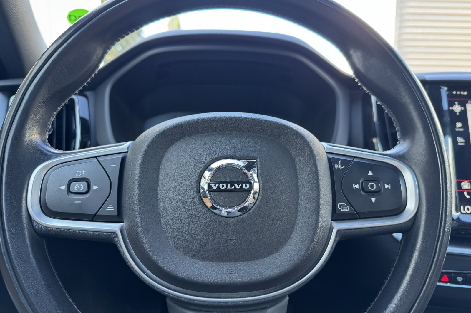 Used 2018 Volvo XC60 T6 Momentum w/ Vision Package AWD/4WD image 23