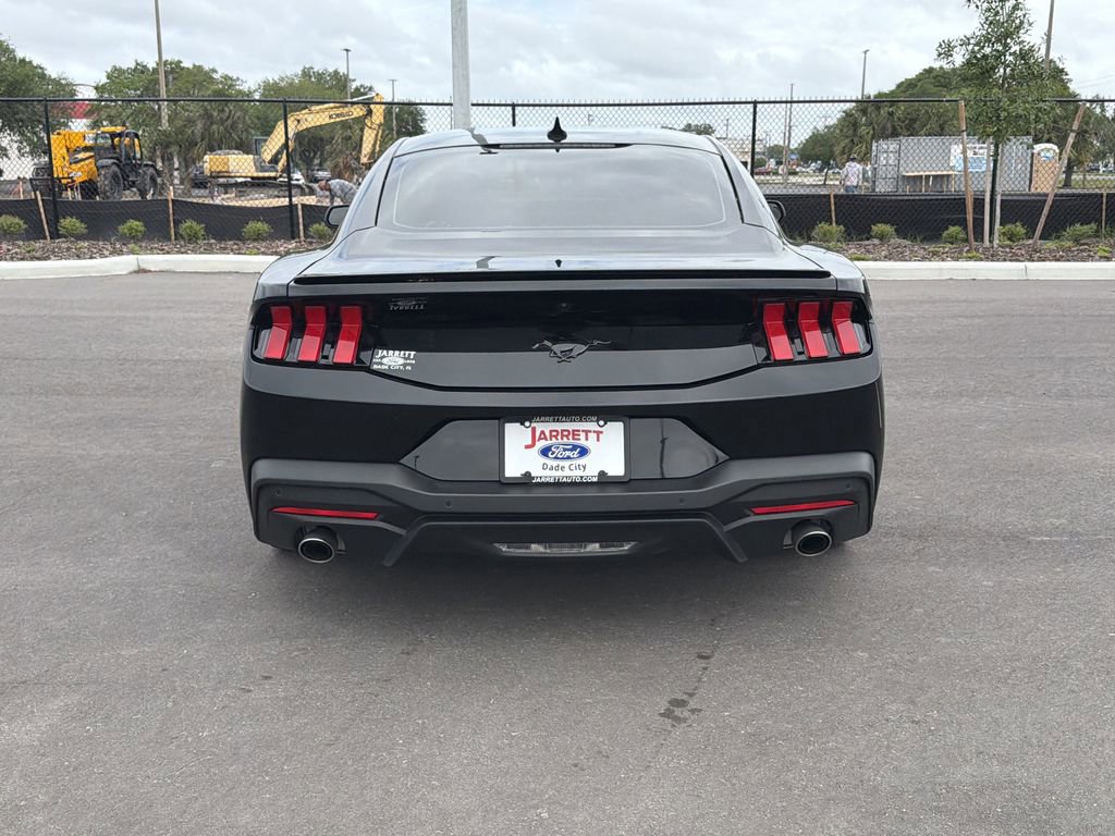 Certified 2025 Ford Mustang Coupe image 5