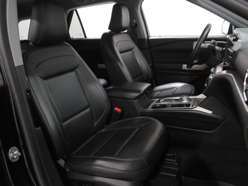 Certified 2022 Ford Explorer XLT w/ Equipment Group 202A image 18