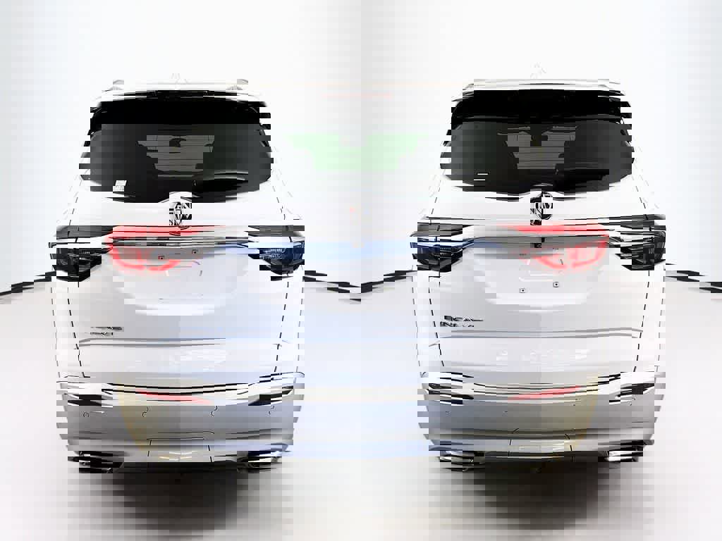 Used 2021 Buick Enclave Essence image 4