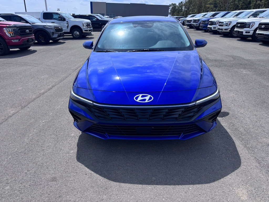 Used 2025 Hyundai Elantra Limited w/ Cargo Package FWD image 2