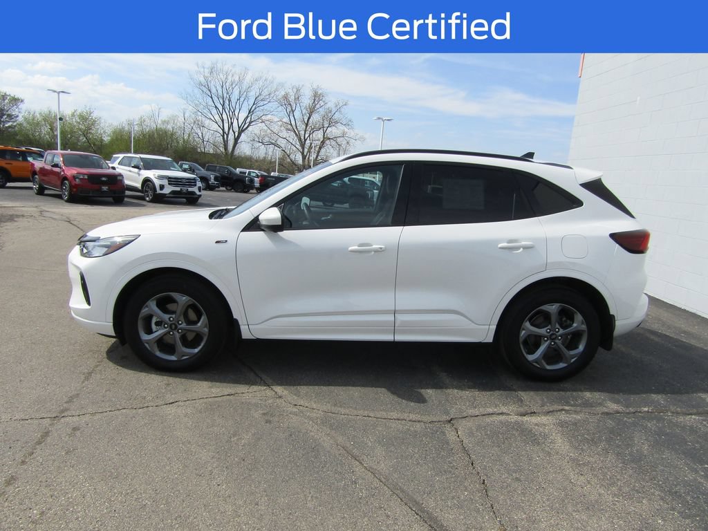 Certified 2023 Ford Escape ST-Line Select w/ Tech Pack #2 AWD/4WD image 2