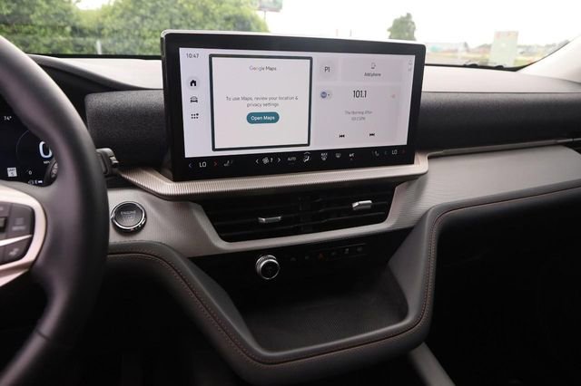 Certified 2025 Ford Explorer Active AWD/4WD image 17