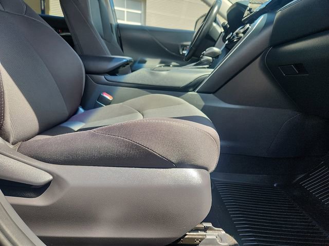 Used 2023 Toyota Venza LE AWD/4WD image 32