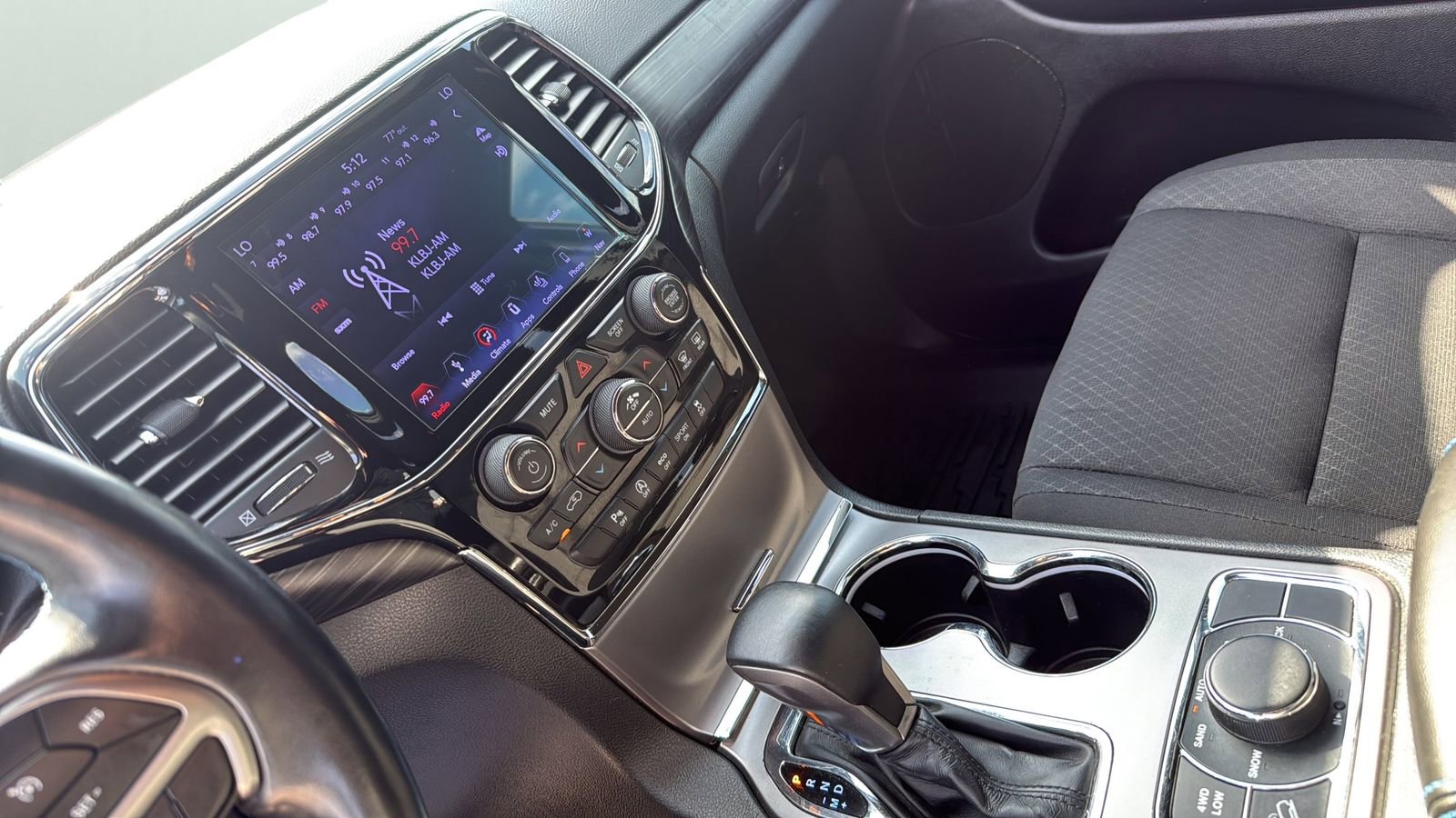 Used 2019 Jeep Grand Cherokee Laredo AWD/4WD image 20