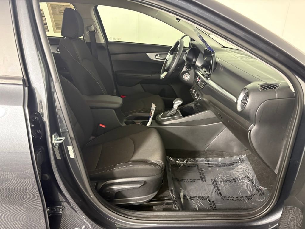 Used 2023 Kia Forte LXS w/ LXS Technology Package image 34