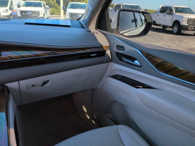 Used 2024 Cadillac Escalade Sport Platinum w/ LPO, ONYX Package AWD/4WD image 19