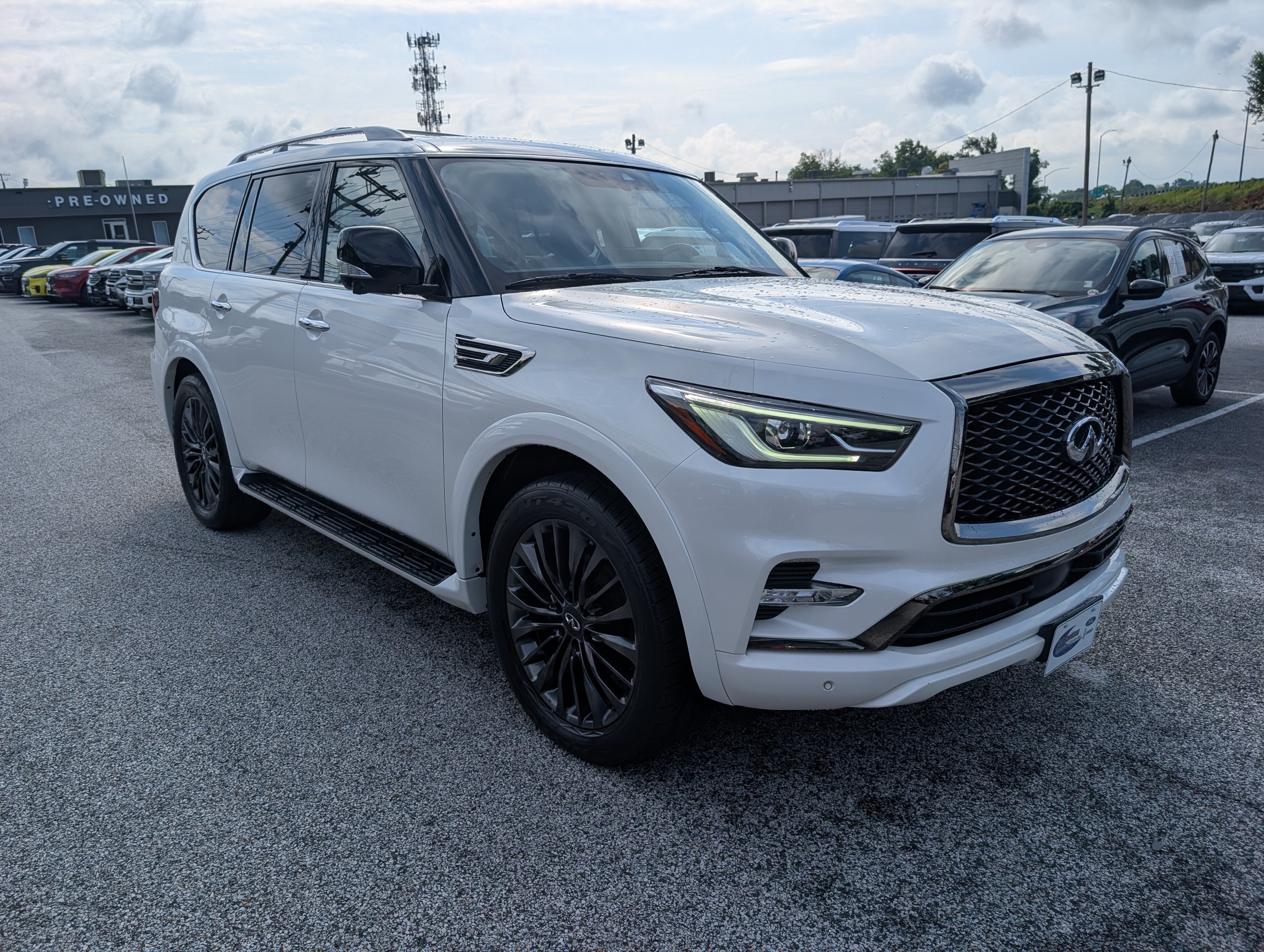 Used 2023 INFINITI QX80 Premium Select w/ Cargo Package AWD/4WD image 9