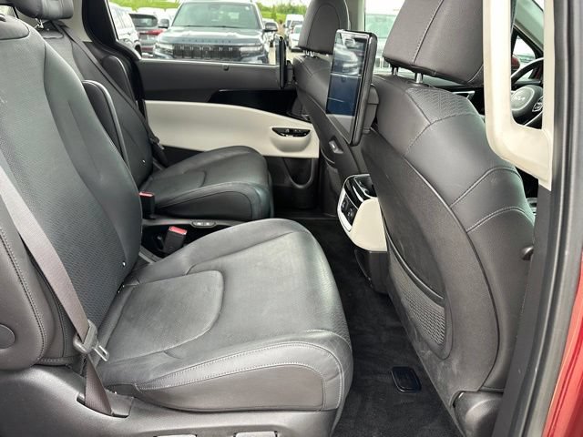 Used 2023 Kia Carnival SX Prestige FWD image 9