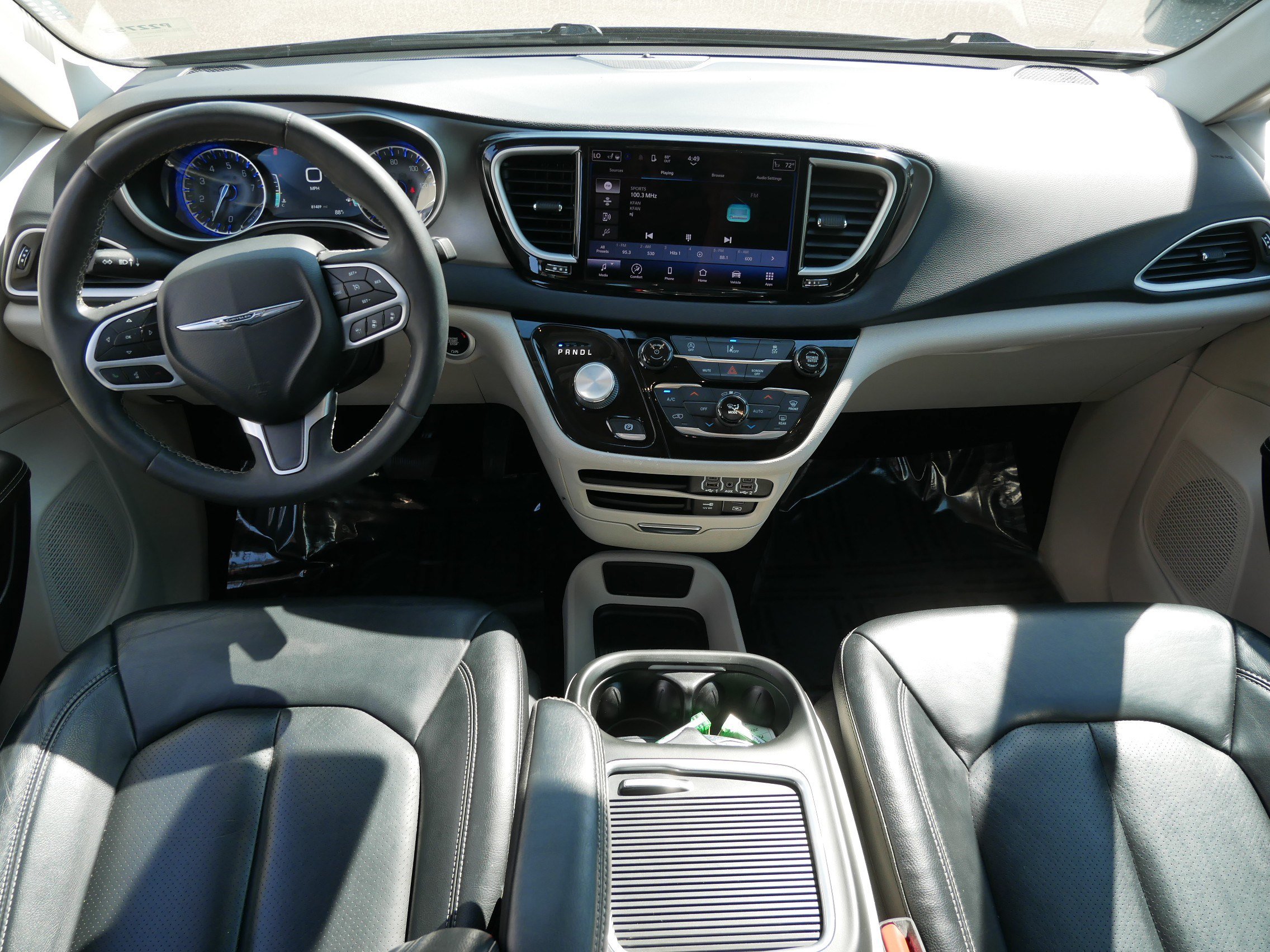 Used 2022 Chrysler Pacifica Touring-L FWD image 10