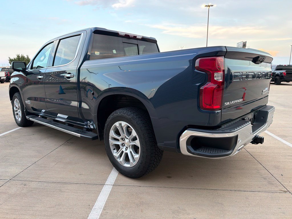 Used 2023 Chevrolet Silverado 1500 LTZ w/ LTZ Premium Package AWD/4WD image 5