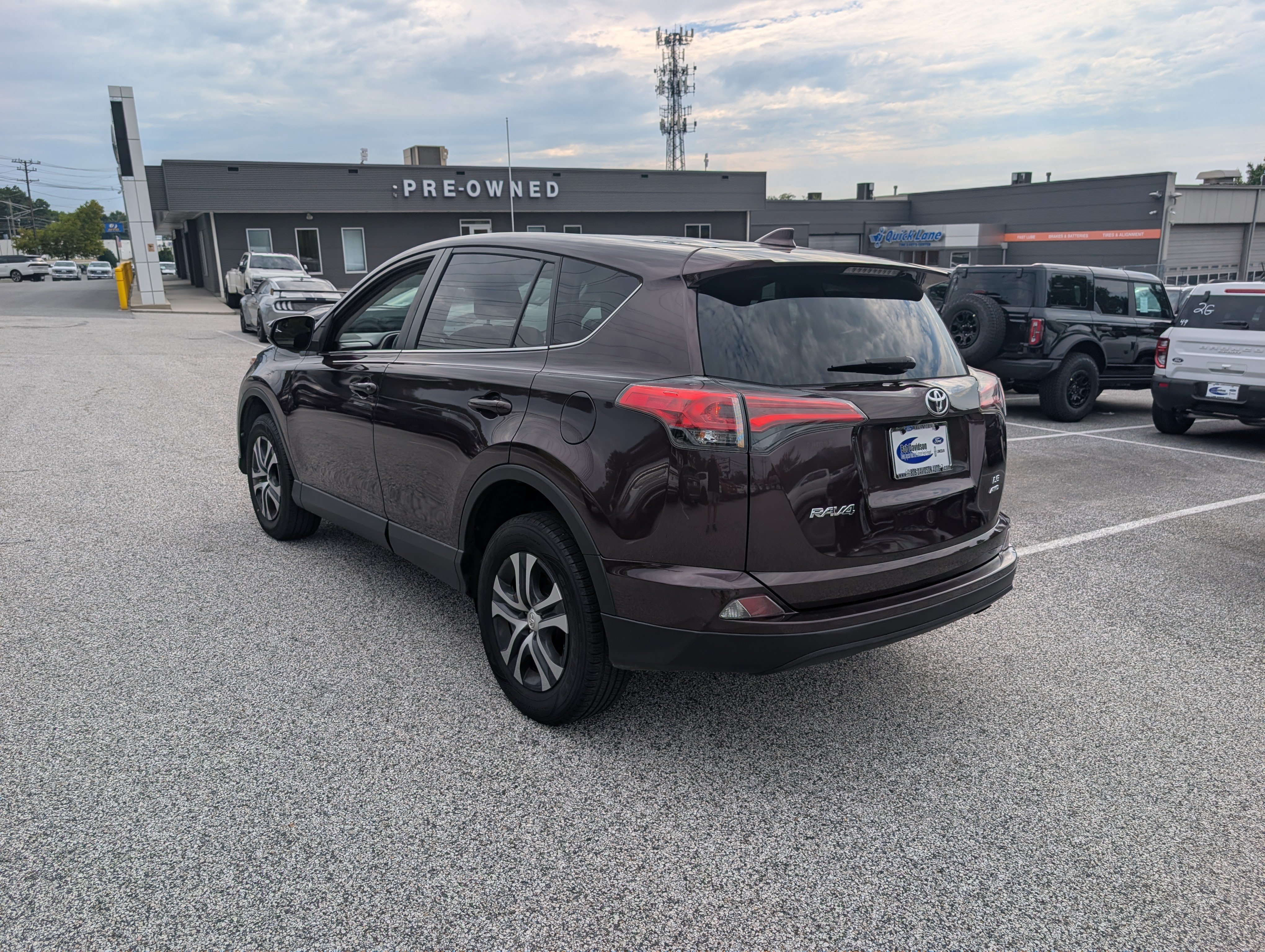 Used 2018 Toyota RAV4 LE w/ Carpet Mat Package AWD/4WD image 5