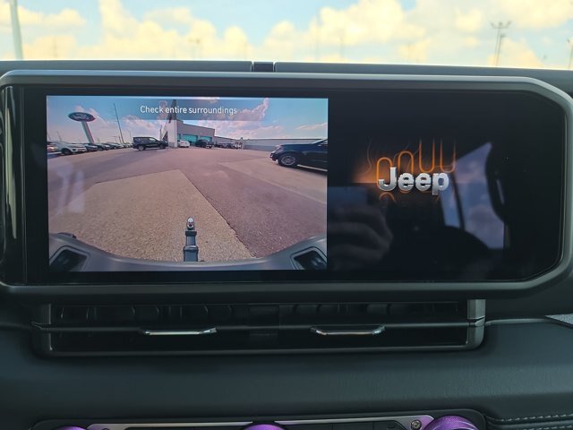 Used 2025 Jeep Gladiator Sport AWD/4WD image 23