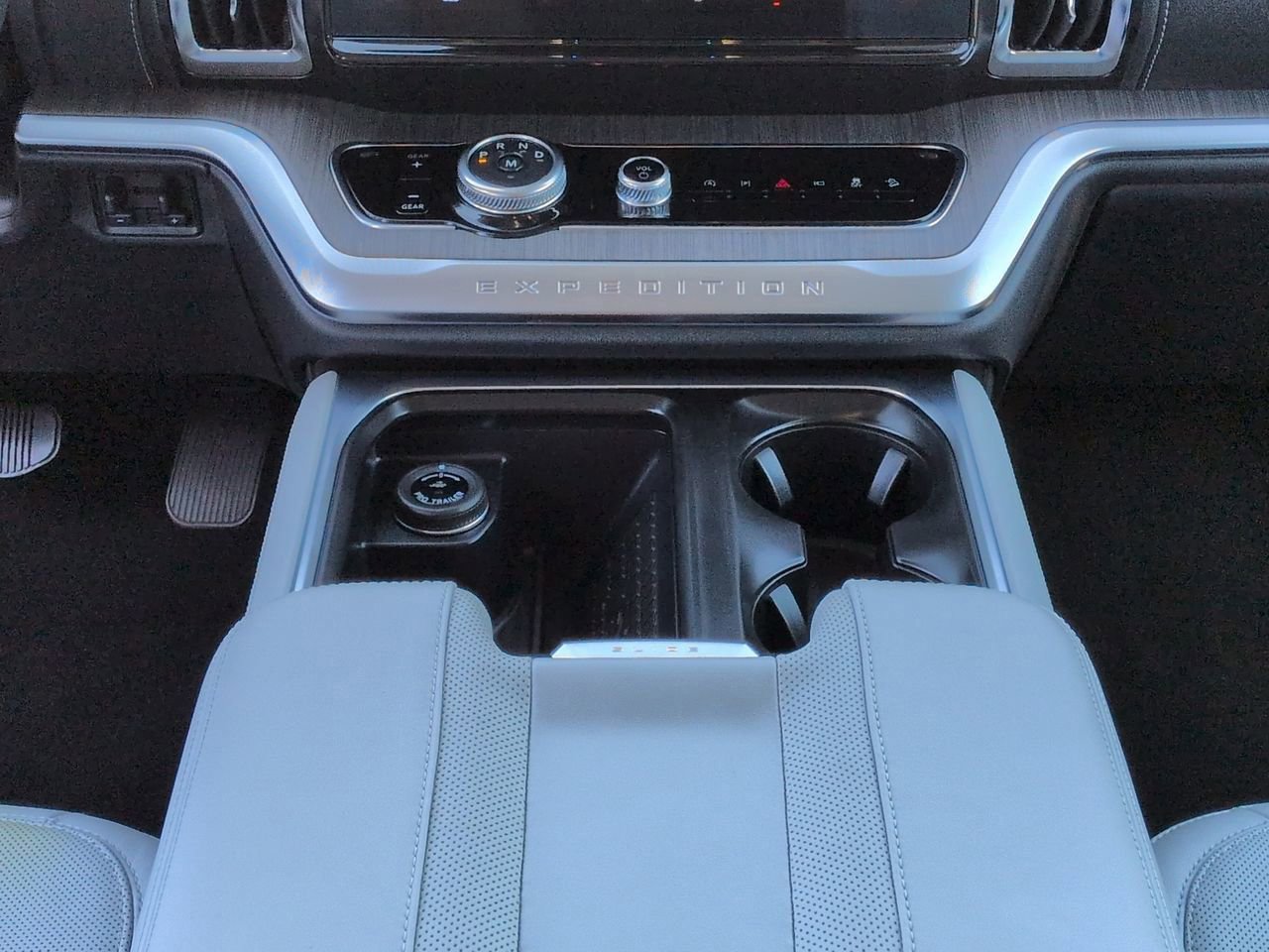 Certified 2025 Ford Expedition Platinum w/ Platinum Ultimate Package image 19