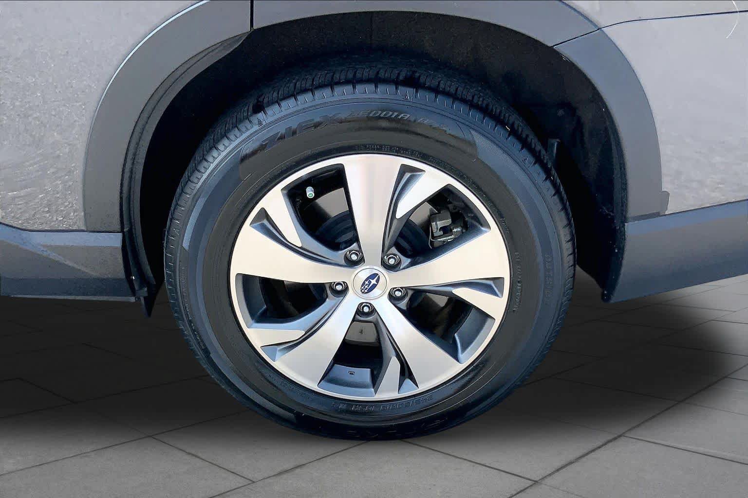 Used 2022 Subaru Ascent Premium w/ Convenience Package AWD/4WD image 10