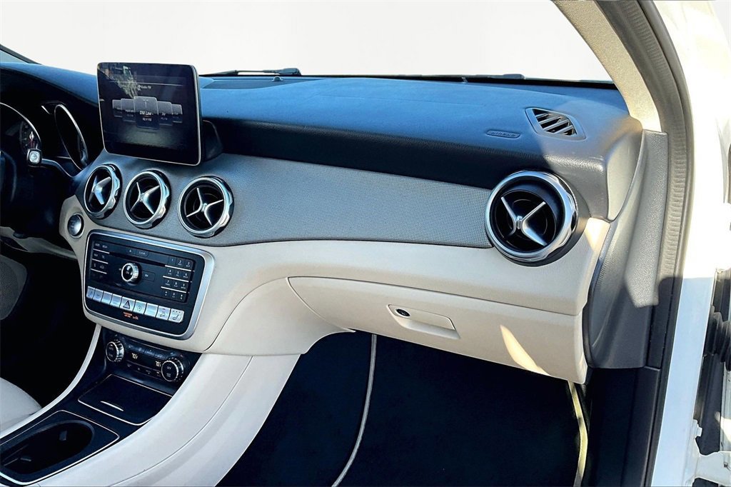 Used 2019 Mercedes-Benz GLA 250 4MATIC image 17