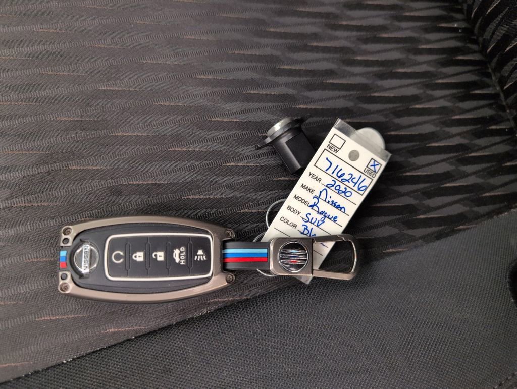 Used 2020 Nissan Rogue SV image 43