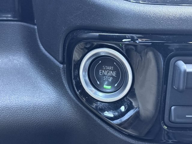 Used 2025 Chevrolet Silverado 2500 ZR2 w/ Technology Package AWD/4WD image 35