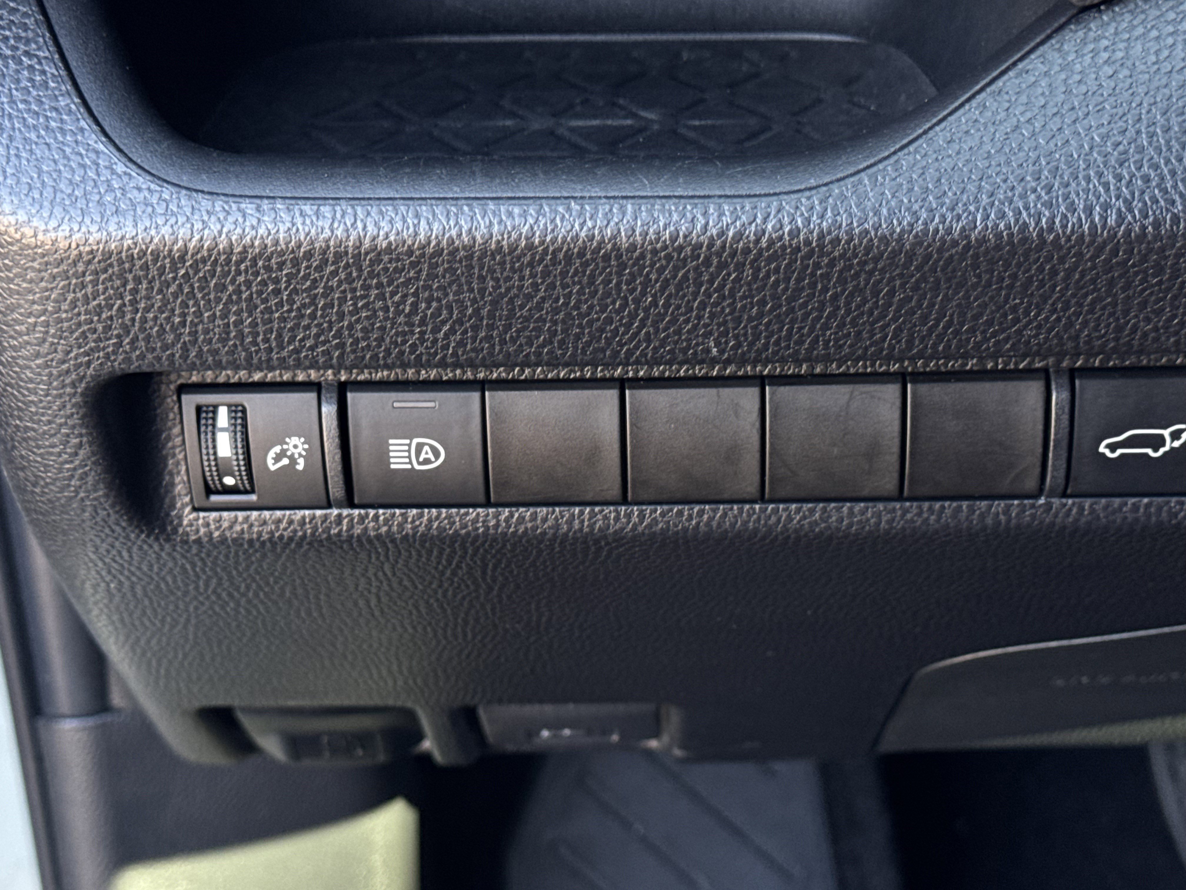 Used 2023 Toyota RAV4 XLE Premium image 23