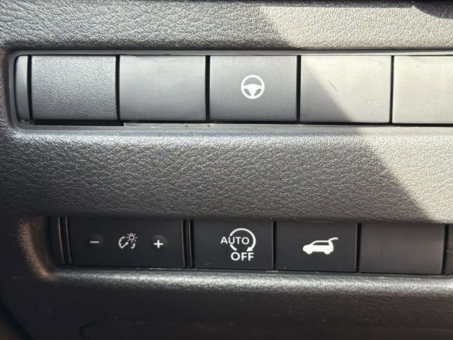 Used 2025 Nissan Rogue SV AWD/4WD image 20