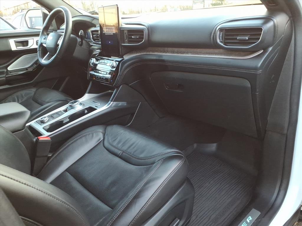 Certified 2022 Ford Explorer Platinum w/ Equipment Group 601A image 9