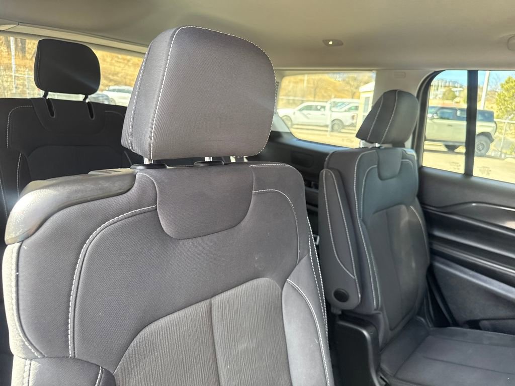 Used 2023 Jeep Grand Cherokee L Laredo image 29