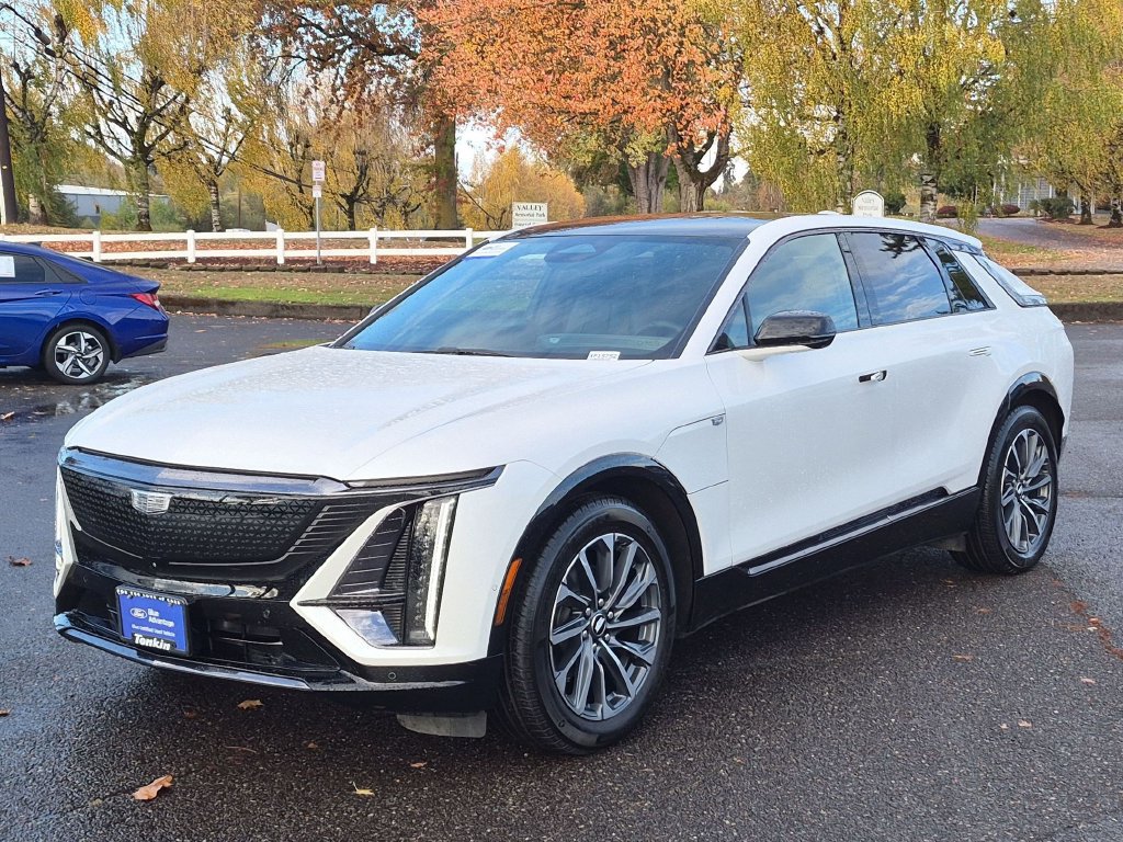 Used 2024 Cadillac Lyriq Sport RWD image 2