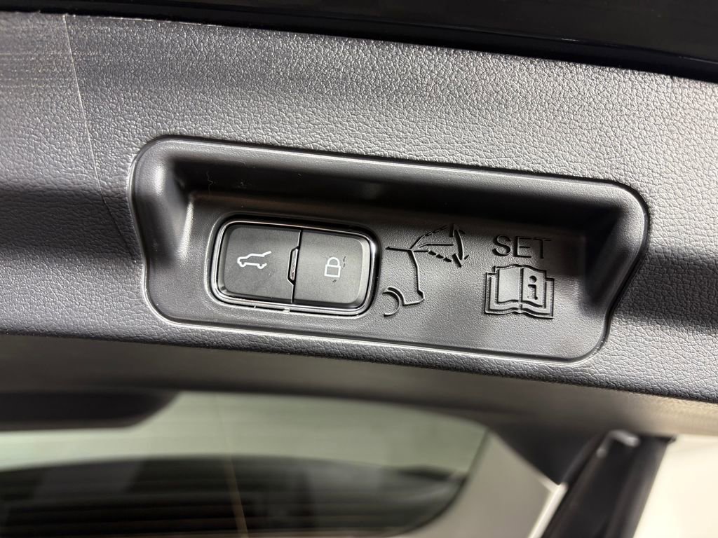 Certified 2025 Ford Explorer Active AWD/4WD image 33