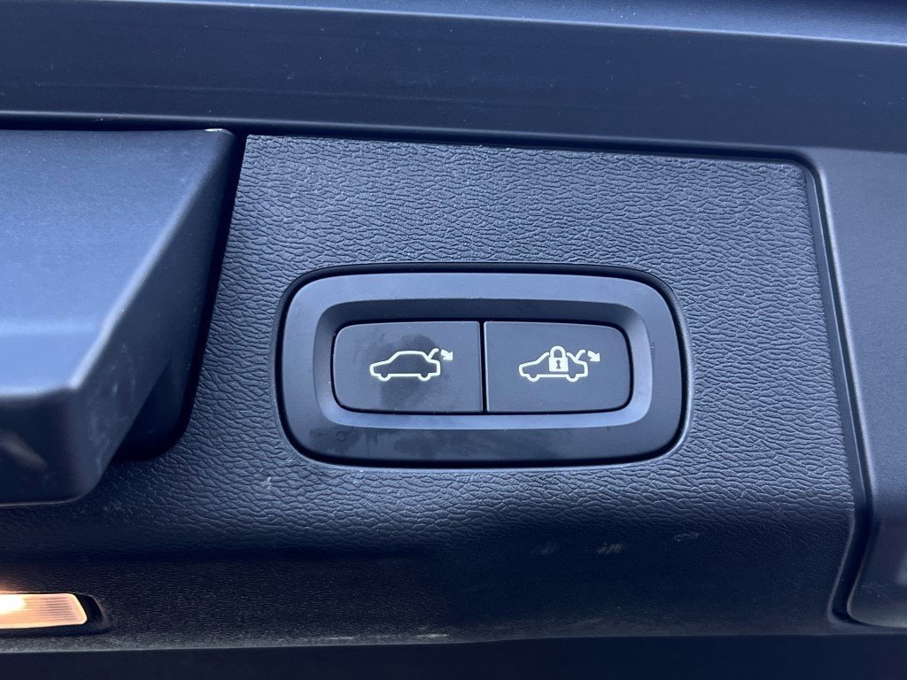 Used 2022 Volvo XC60 B6 Inscription w/ Advanced Package image 22