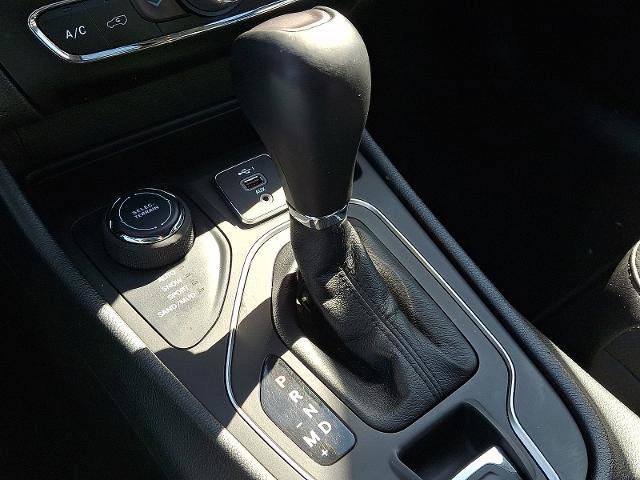 Used 2022 Jeep Cherokee Latitude Lux w/ Sun & Sound Group AWD/4WD image 15