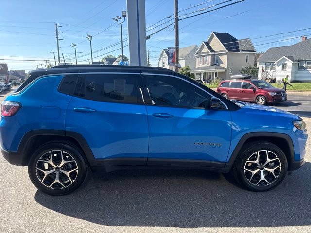 Used 2025 Jeep Compass Limited AWD/4WD image 5