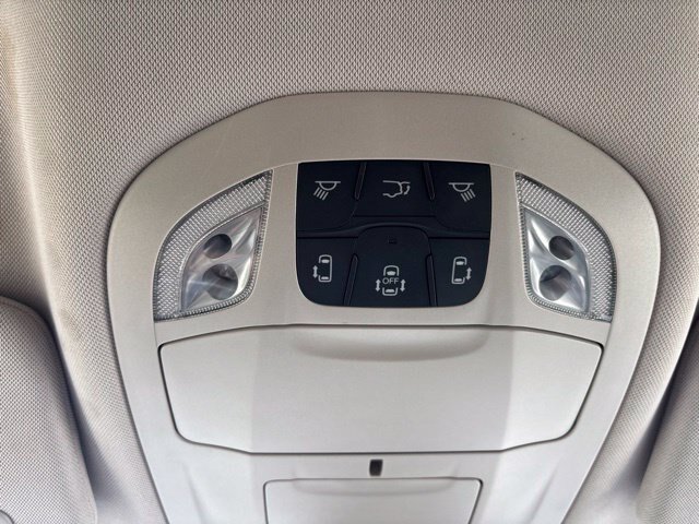 Used 2024 Chrysler Pacifica Limited FWD image 28