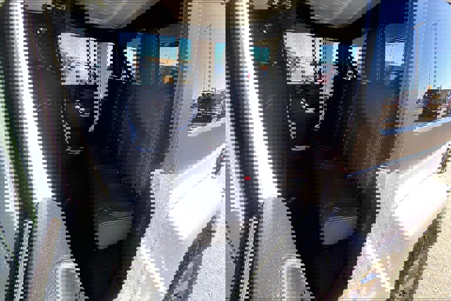 Used 2018 Jeep Wrangler Unlimited Sahara image 20