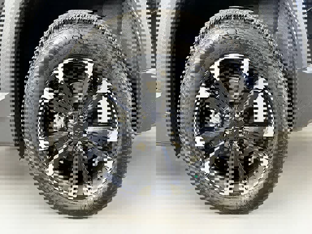 Used 2025 Chevrolet Equinox RS w/ Safety and Technology Package image 11