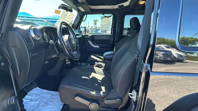 Used 2017 Jeep Wrangler Rubicon w/ Connectivity Group AWD/4WD image 16