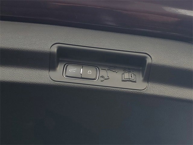 Certified 2022 Ford Explorer XLT w/ Equipment Group 202A image 8