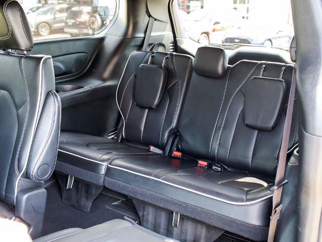 Used 2025 Chrysler Pacifica Limited FWD image 17