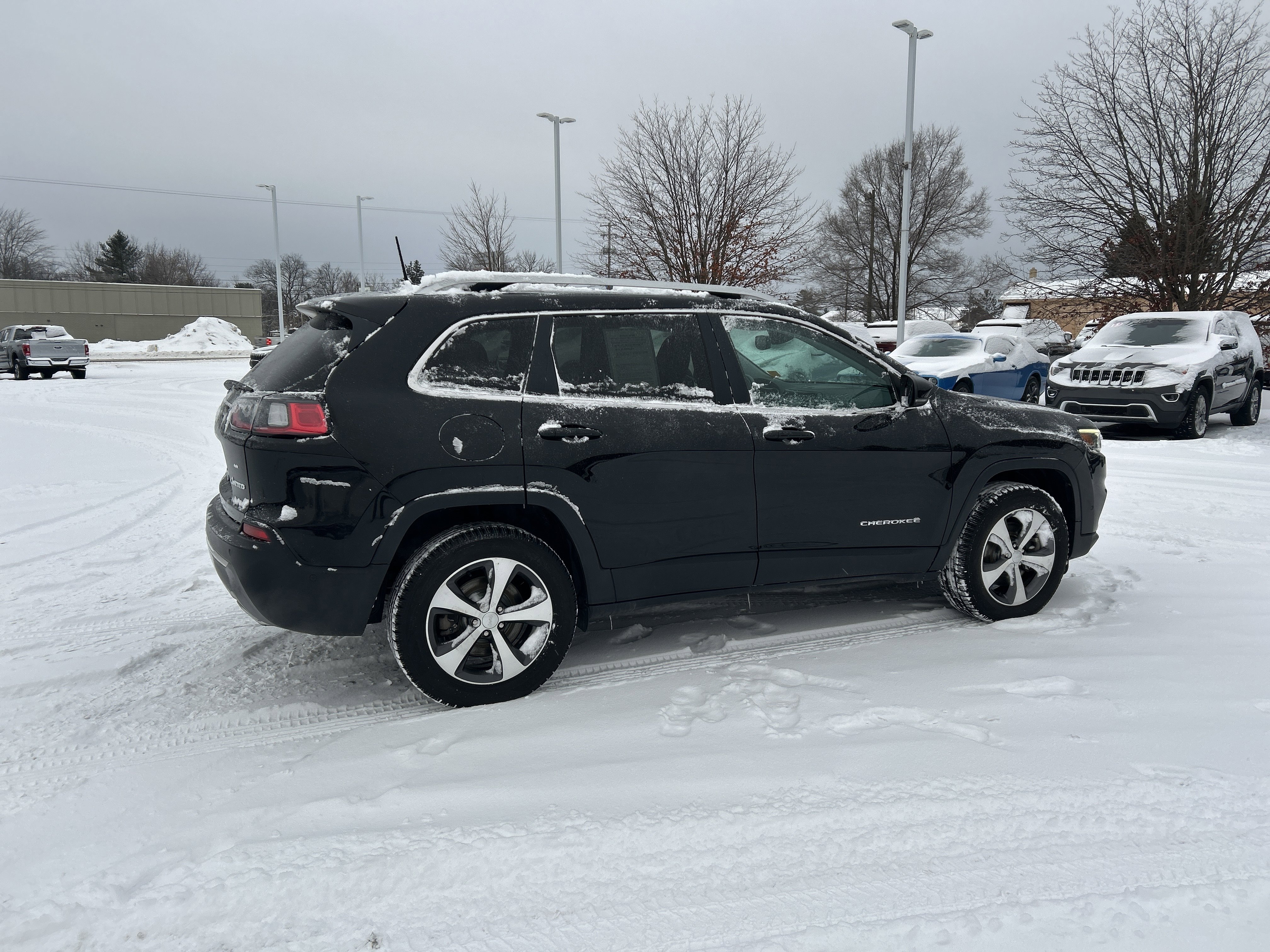 Used 2021 Jeep Cherokee Limited image 3